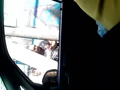 Геврек porno s vazrastni ентусиазирано чука две момичета с чушката си.