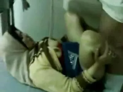 Китайка с небръсната пичка реши да романтични секс филми мастурбира.