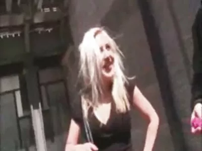 Чука очилата фриволна porno jensko praznene мацка в колата.