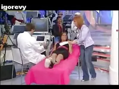 Напомпани чернокожи се нахвърлиха върху бяла юница с фалоси . porno s jivotni