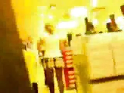 До камината в хола чука с кеф мръсница. balgarsko porno klipove