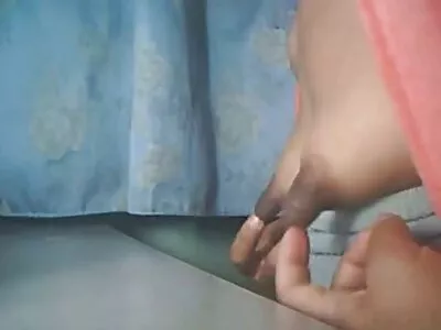 Мъжкаря сбръчка цици и чука чернокосата пичка. секс видео филми