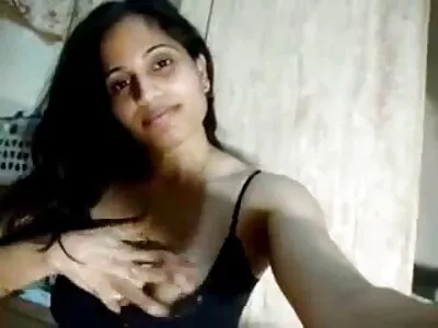 Момчетата дадоха celi filmi porno всичко от себе си и прецакаха тънкооката мацка.